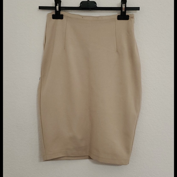 Forever 21 Dresses & Skirts - Forever 21 Knee length khaki skirt Small Casual Daytime Church